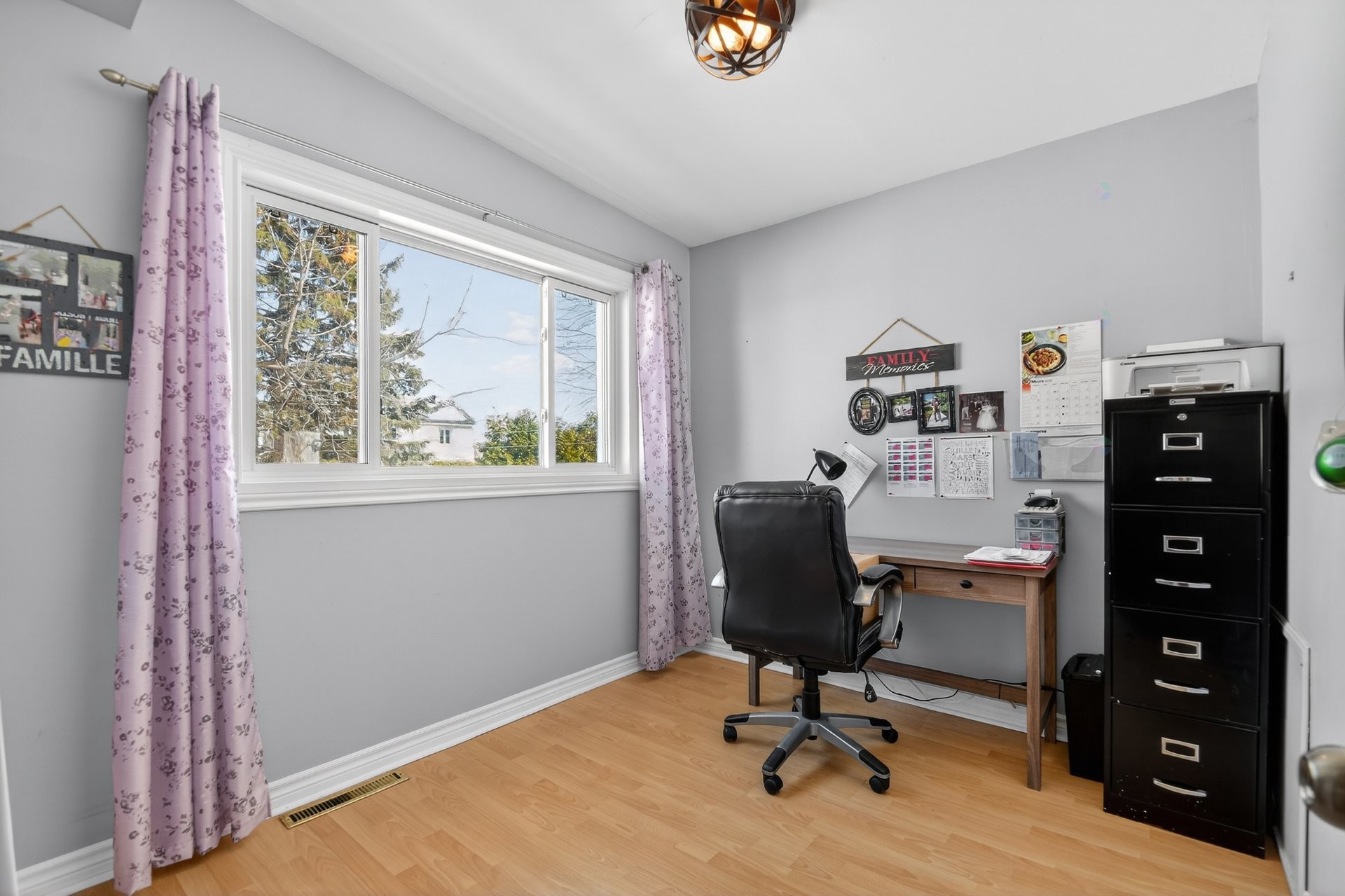 Bedroom - 71 45E Avenue, Saint-Eustache, QC - Indoor Photo Showing Other Room
