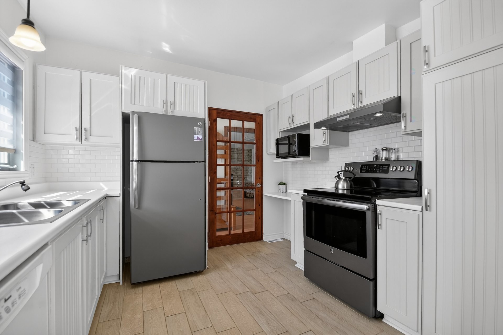 Kitchen - 71 45E Avenue, Saint-Eustache, QC - Indoor Photo Showing Kitchen With Double Sink