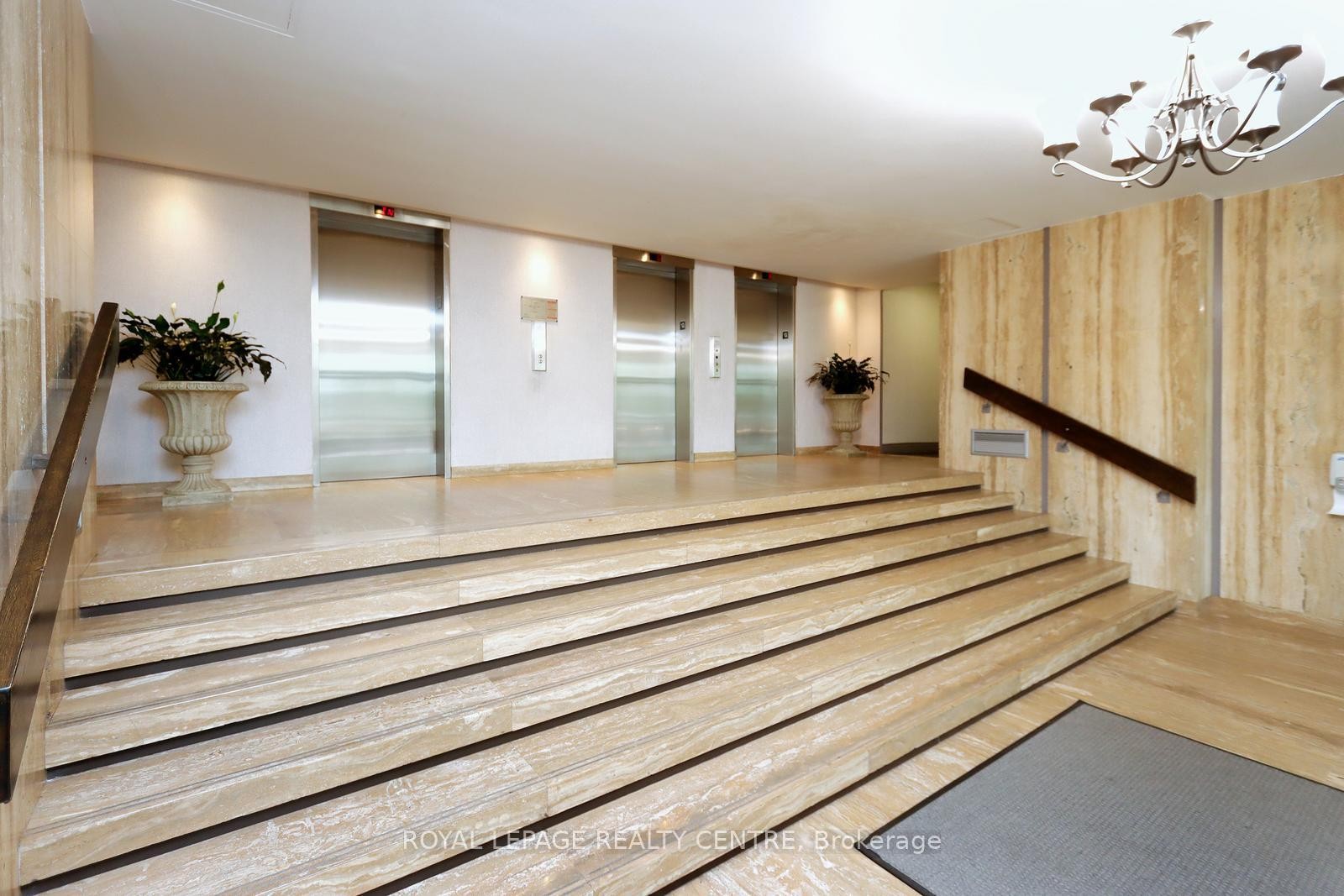 1607-1359 White Oaks Boulevard, Oakville, ON - Indoor Photo Showing Other Room