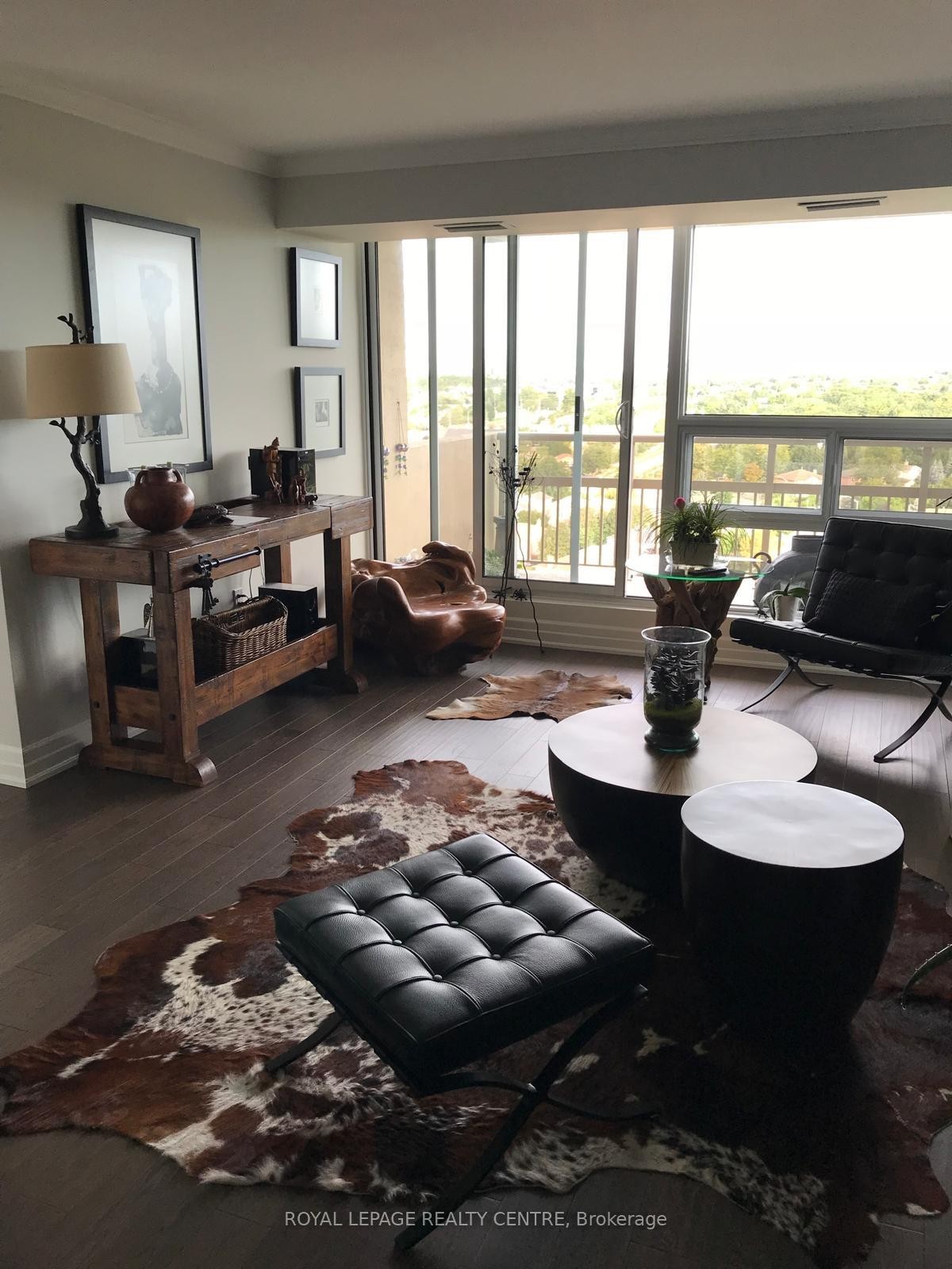 1607-1359 White Oaks Boulevard, Oakville, ON - Indoor Photo Showing Living Room