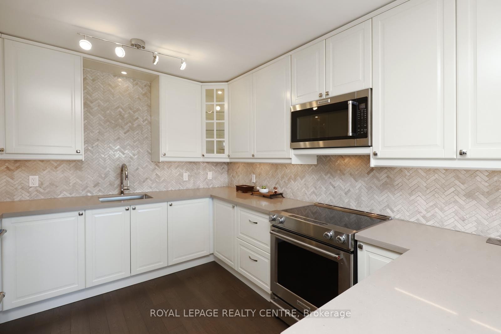 1607-1359 White Oaks Boulevard, Oakville, ON - Indoor Photo Showing Kitchen