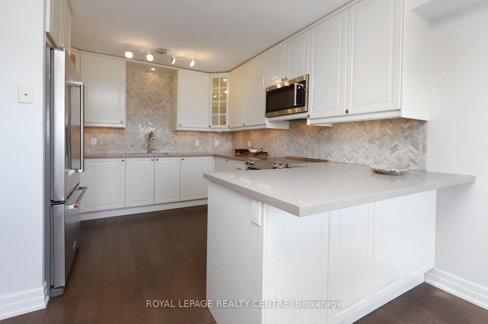 1607-1359 White Oaks Boulevard, Oakville, ON - Indoor Photo Showing Kitchen