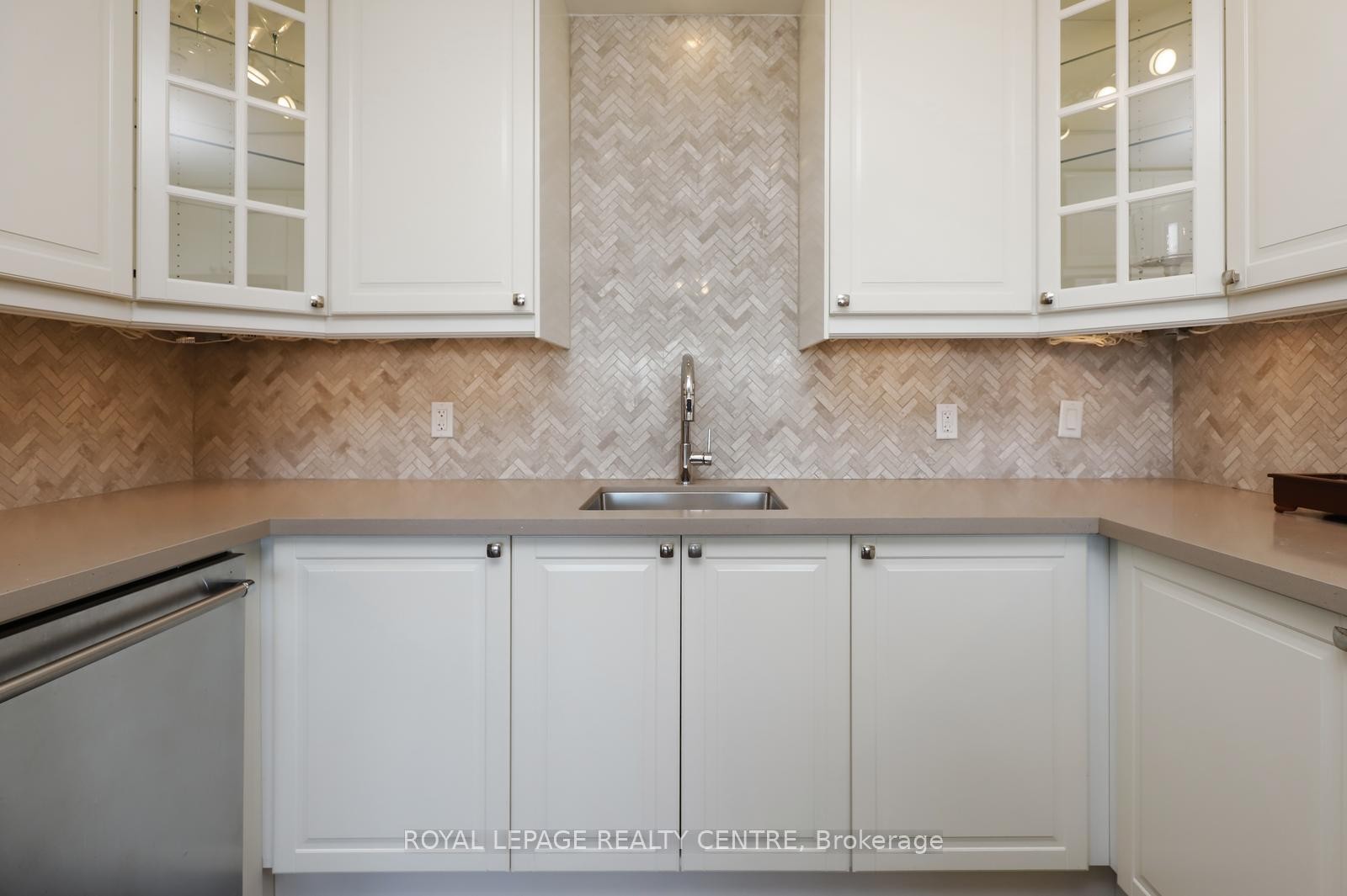 1607-1359 White Oaks Boulevard, Oakville, ON - Indoor Photo Showing Kitchen