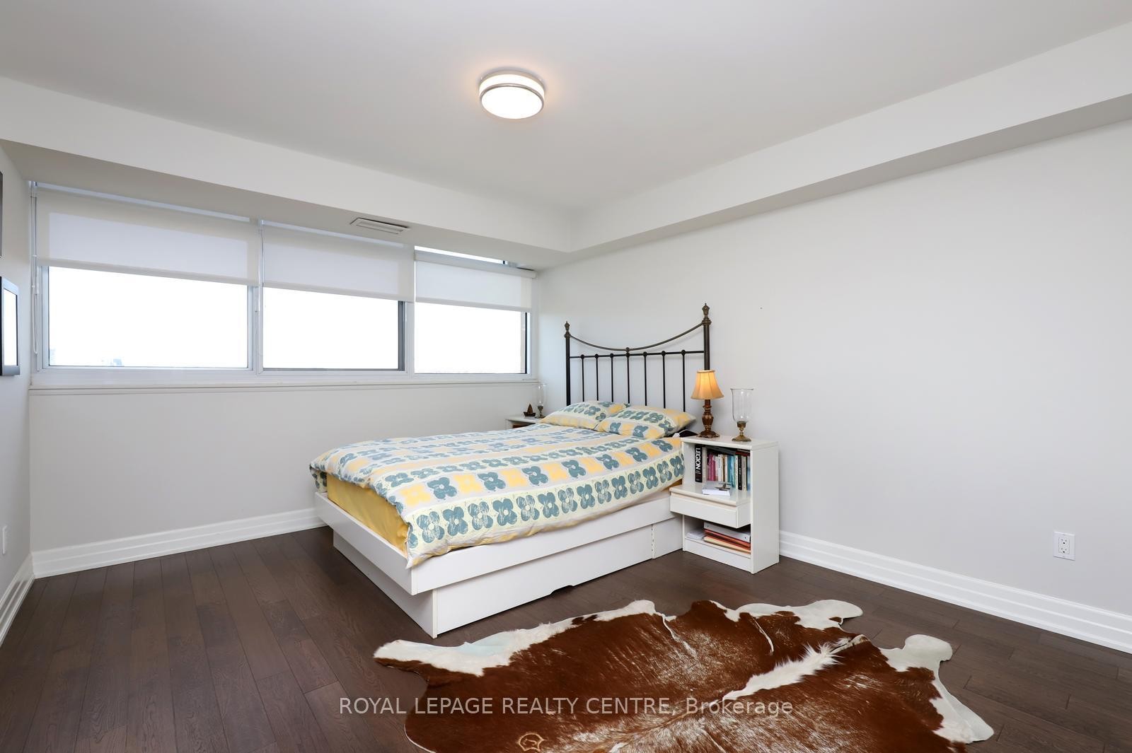 1607-1359 White Oaks Boulevard, Oakville, ON - Indoor Photo Showing Bedroom