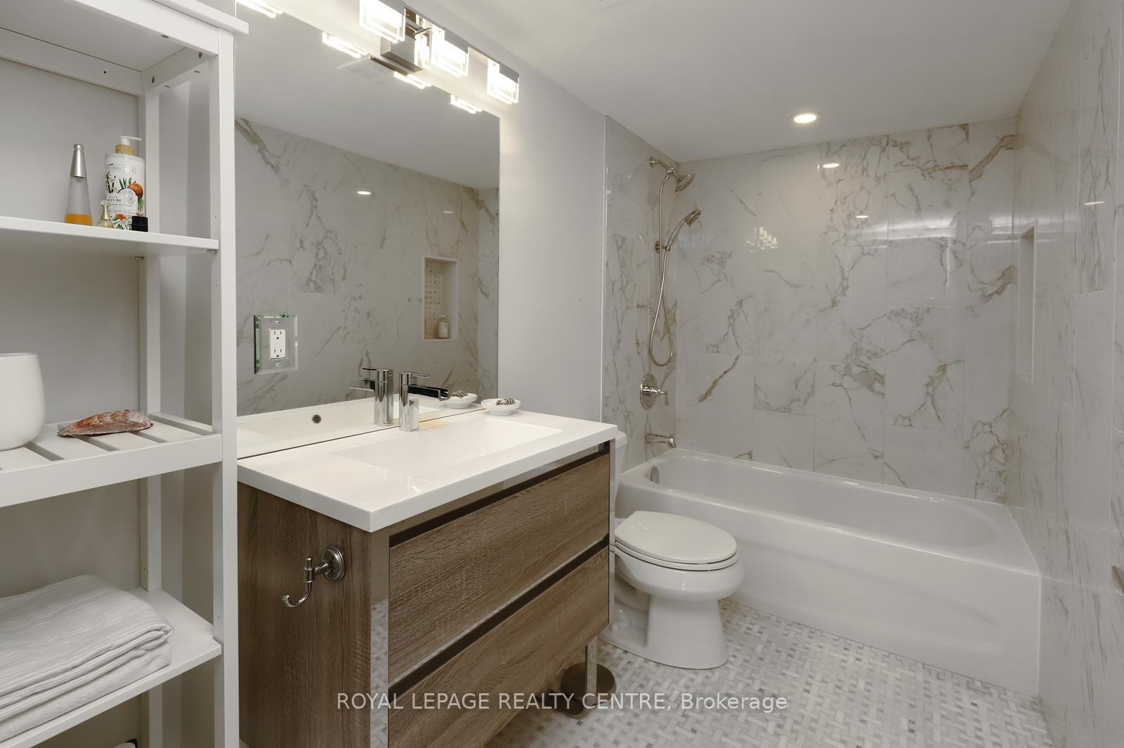 1607-1359 White Oaks Boulevard, Oakville, ON - Indoor Photo Showing Bathroom