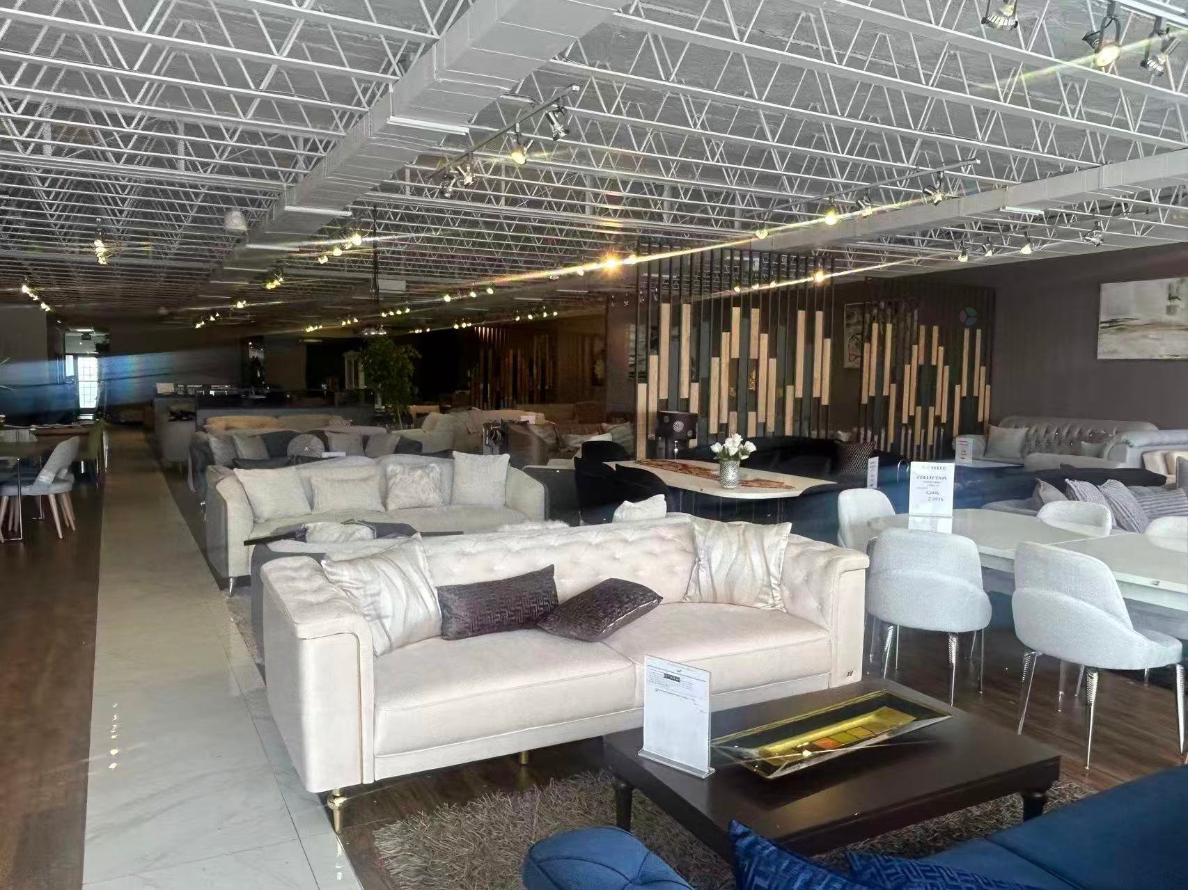 Commerce - 1180 Boul. Curé-Labelle, Laval (Chomedey), QC - Indoor