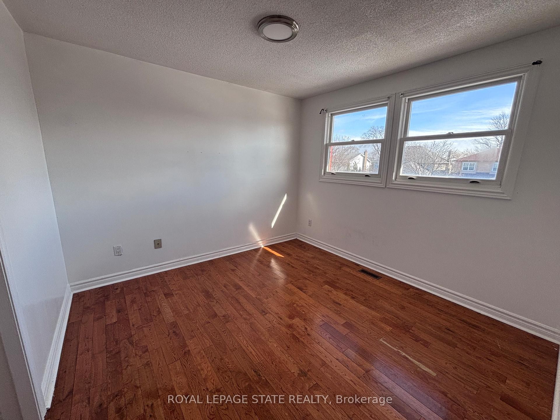 15 Strada Boulevard, St. Catharines, ON - Indoor Photo Showing Other Room