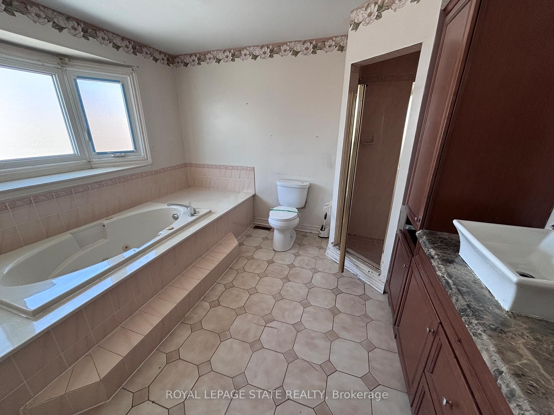 15 Strada Boulevard, St. Catharines, ON - Indoor Photo Showing Bathroom