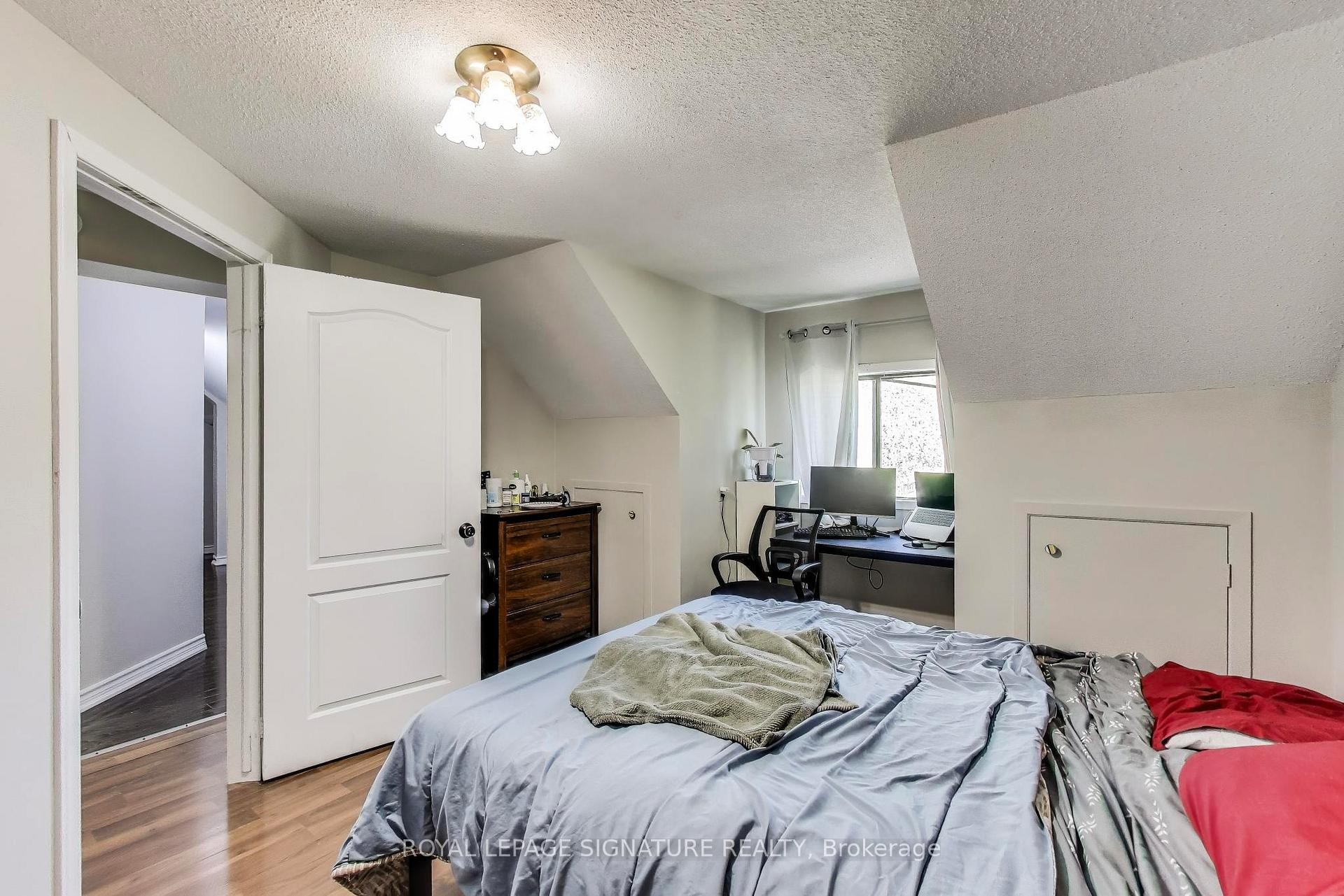 68 Harold Court, Hamilton, ON - Indoor Photo Showing Bedroom