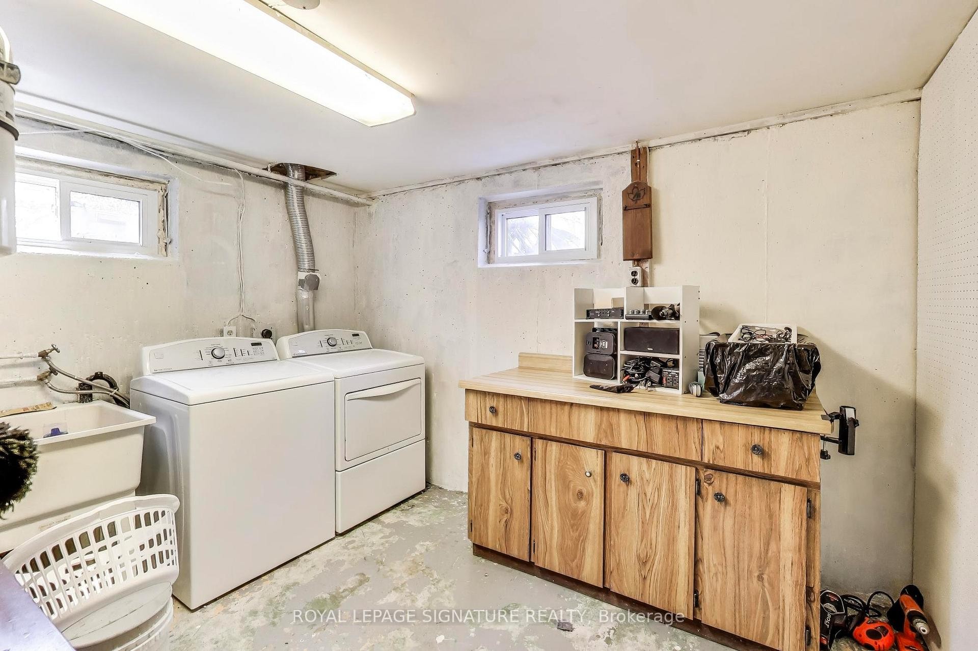 68 Harold Court, Hamilton, ON - Indoor Photo Showing Laundry Room