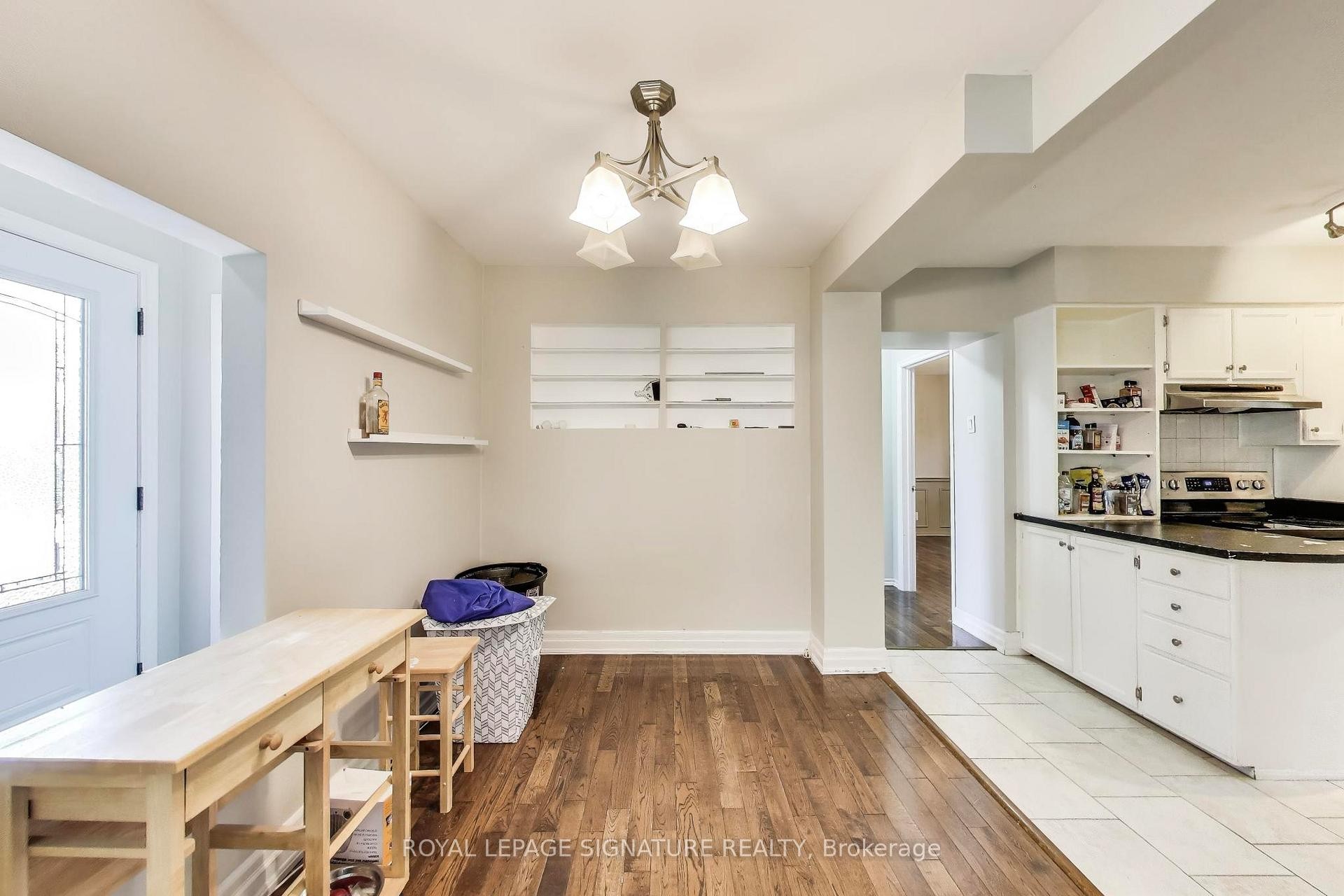 68 Harold Court, Hamilton, ON - Indoor Photo Showing Kitchen