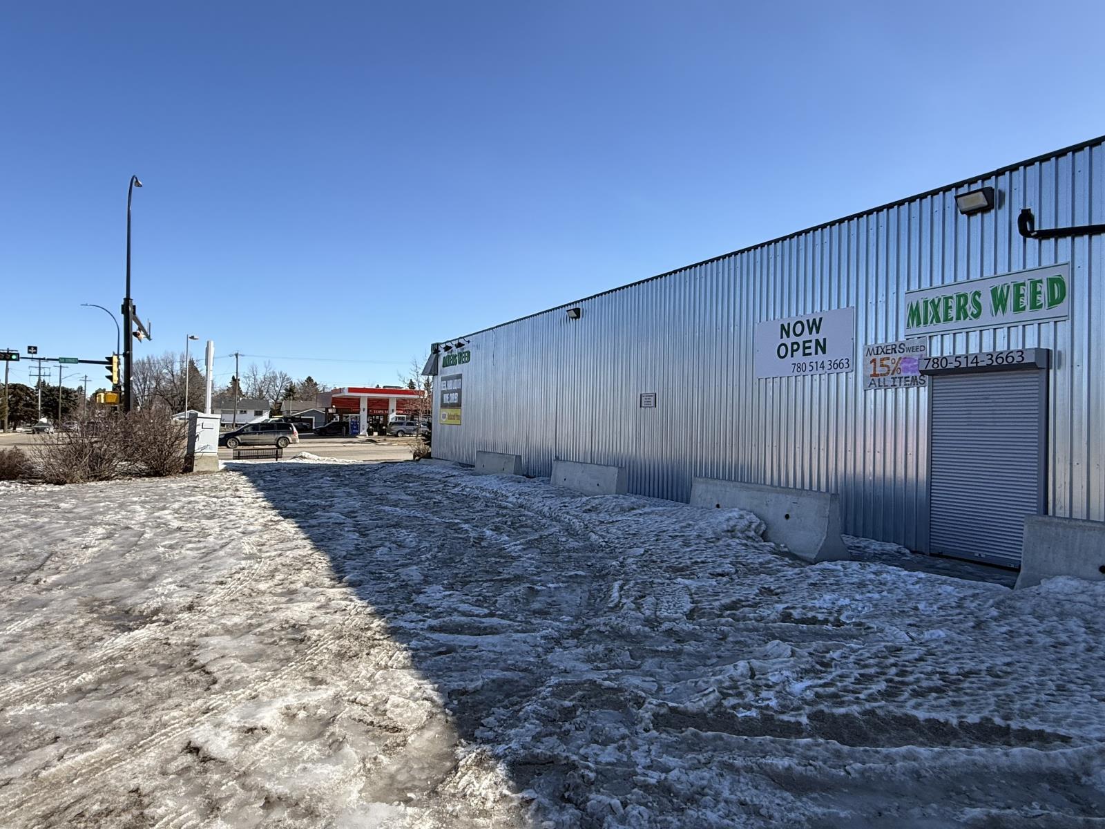 B B, 5236 50 St, Drayton Valley, AB