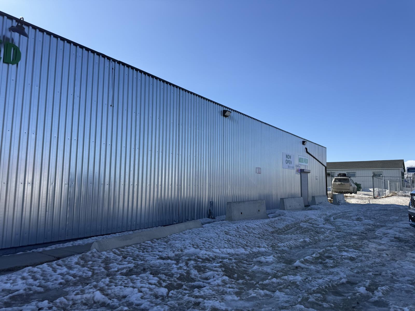 B B, 5236 50 St, Drayton Valley, AB