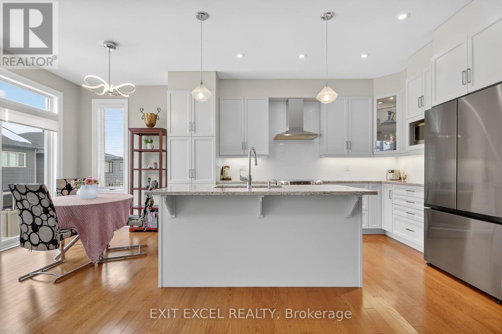 478 Fernside Street, Ottawa, ON - Indoor Photo Showing Kitchen With Upgraded Kitchen