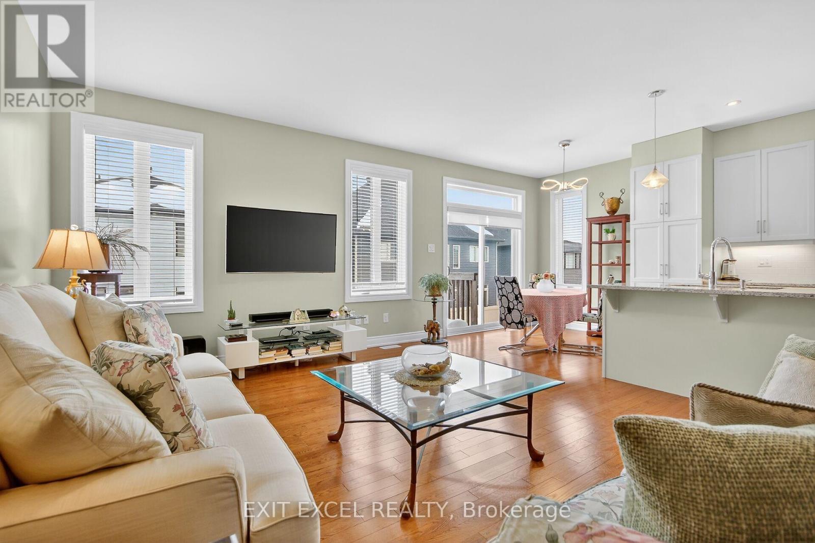 478 Fernside Street, Ottawa, ON - Indoor Photo Showing Living Room