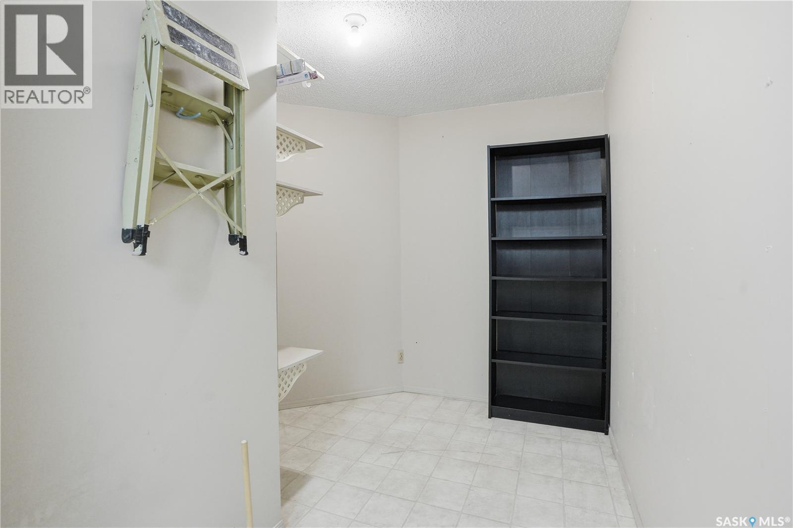 304 706 Confederation Drive, Saskatoon, SK - Indoor