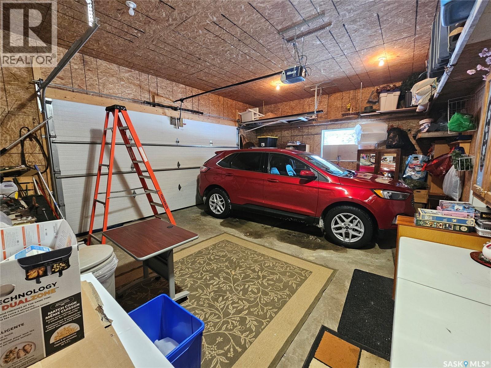30 St Boniface Avenue, Goodsoil, SK - Indoor Photo Showing Garage