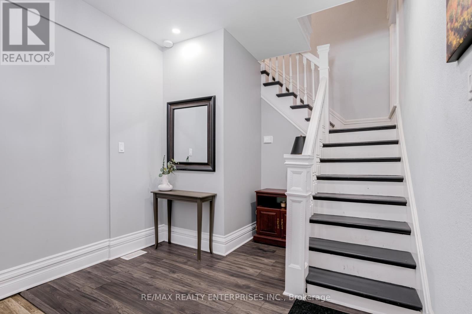 20 Sherman Avenue S, Hamilton, ON - Indoor Photo Showing Other Room