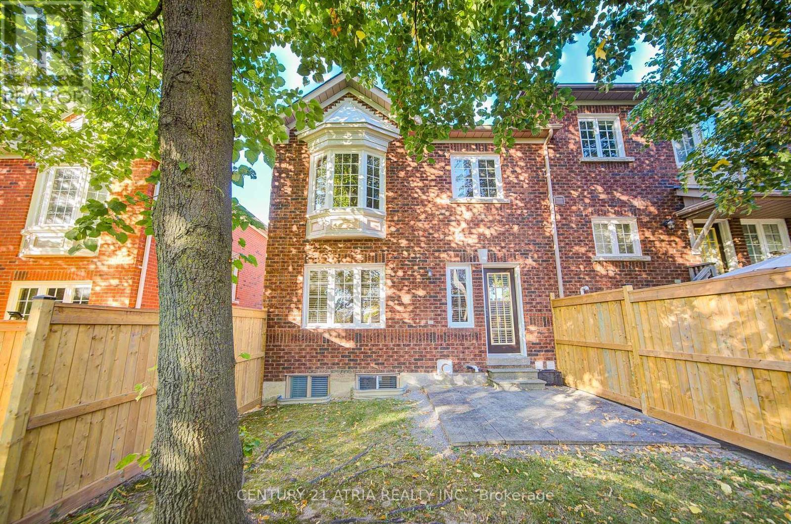 108 - 190 Harding Boulevard W, Richmond Hill, ON - Outdoor