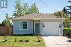 104 Lee Ave Parksville, BC V9P 1L9