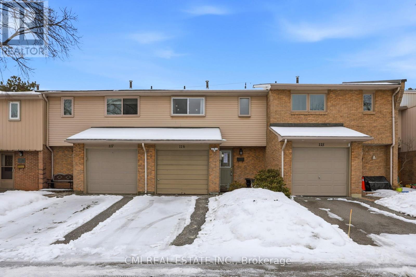 116 - 1538 Lancaster Drive, Oakville, ON - Outdoor