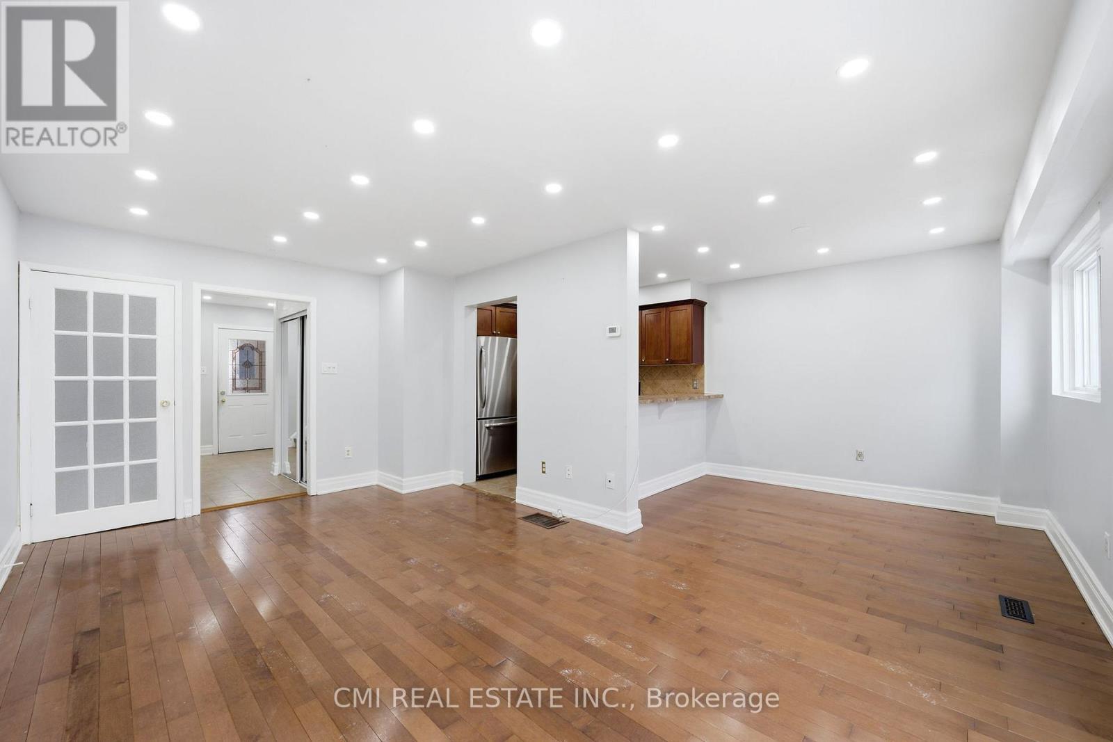 116 - 1538 Lancaster Drive, Oakville, ON - Indoor Photo Showing Other Room