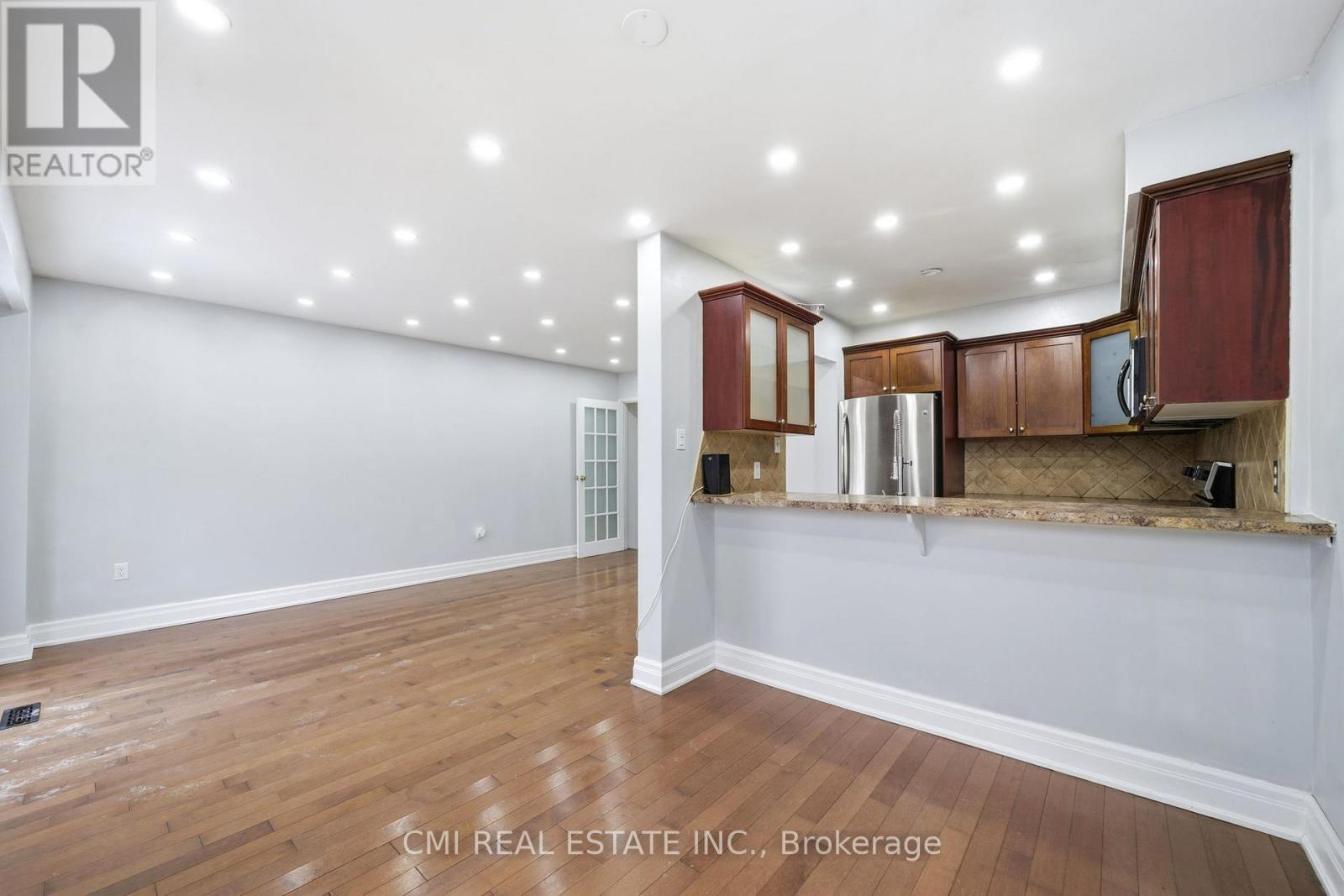116 - 1538 Lancaster Drive, Oakville, ON - Indoor Photo Showing Kitchen