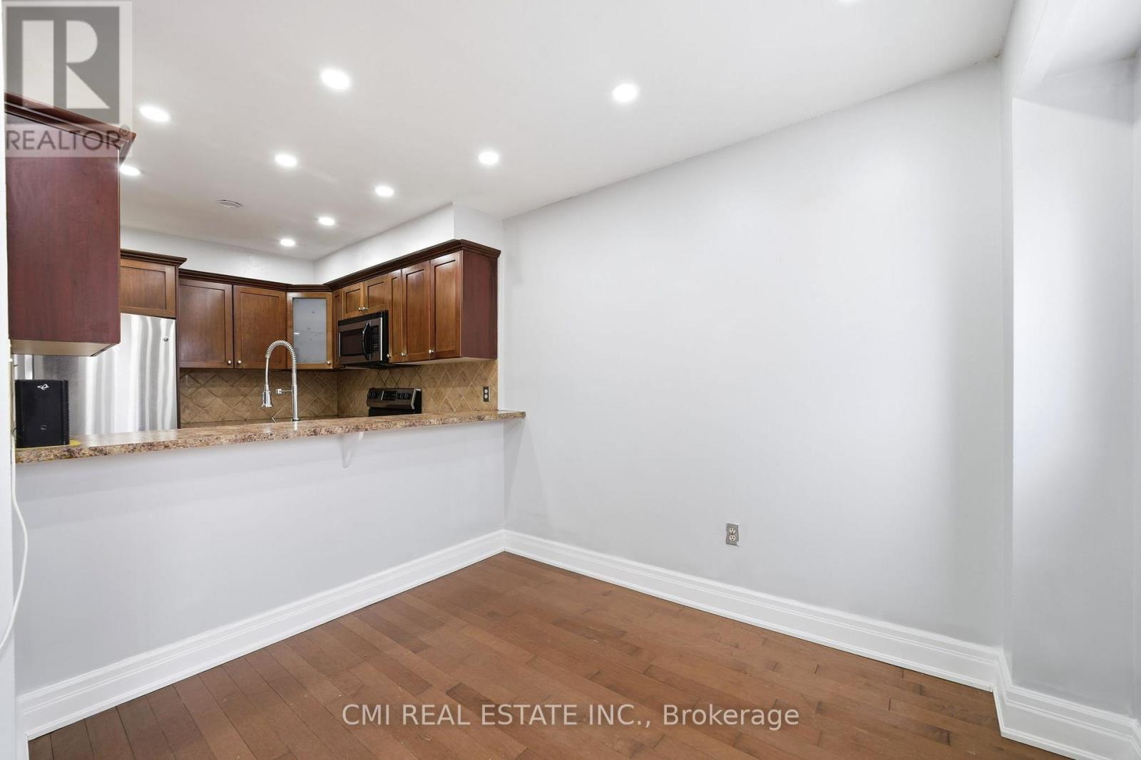 116 - 1538 Lancaster Drive, Oakville, ON - Indoor Photo Showing Other Room