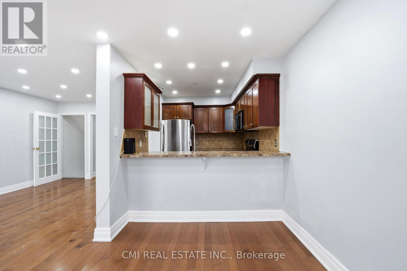 116 - 1538 Lancaster Drive, Oakville, ON - Indoor Photo Showing Kitchen