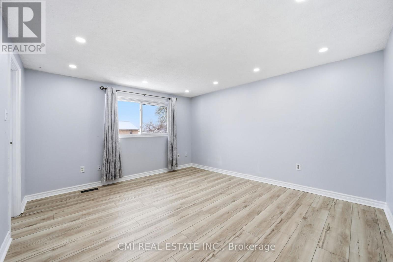 116 - 1538 Lancaster Drive, Oakville, ON - Indoor Photo Showing Other Room