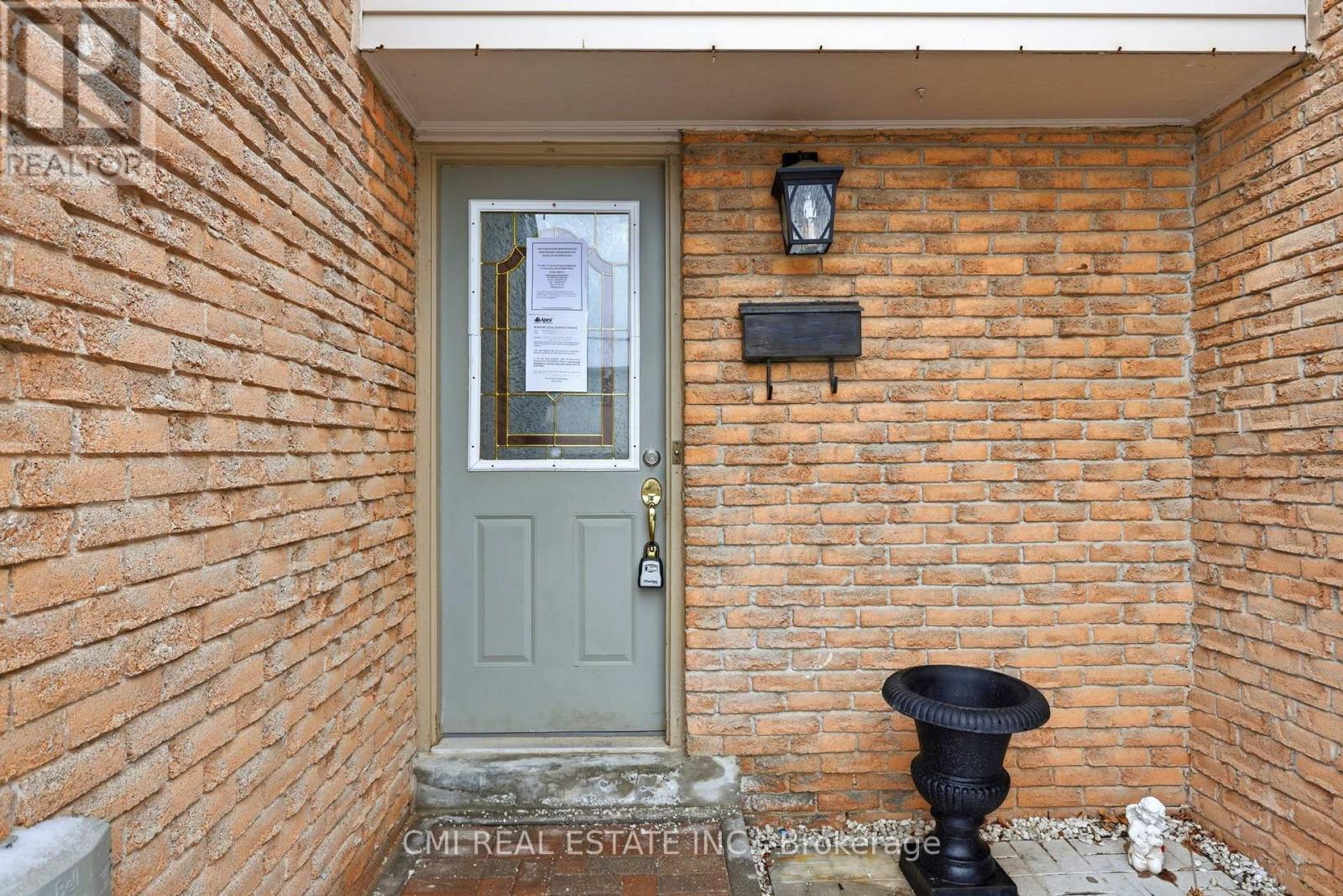 116 - 1538 Lancaster Drive, Oakville, ON - Outdoor With Exterior