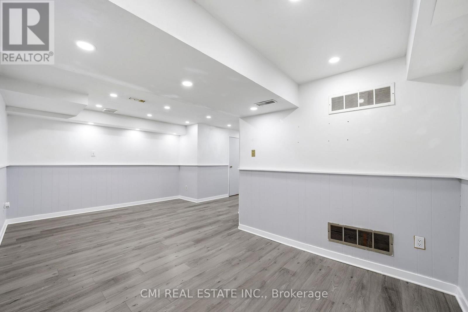116 - 1538 Lancaster Drive, Oakville, ON - Indoor Photo Showing Other Room