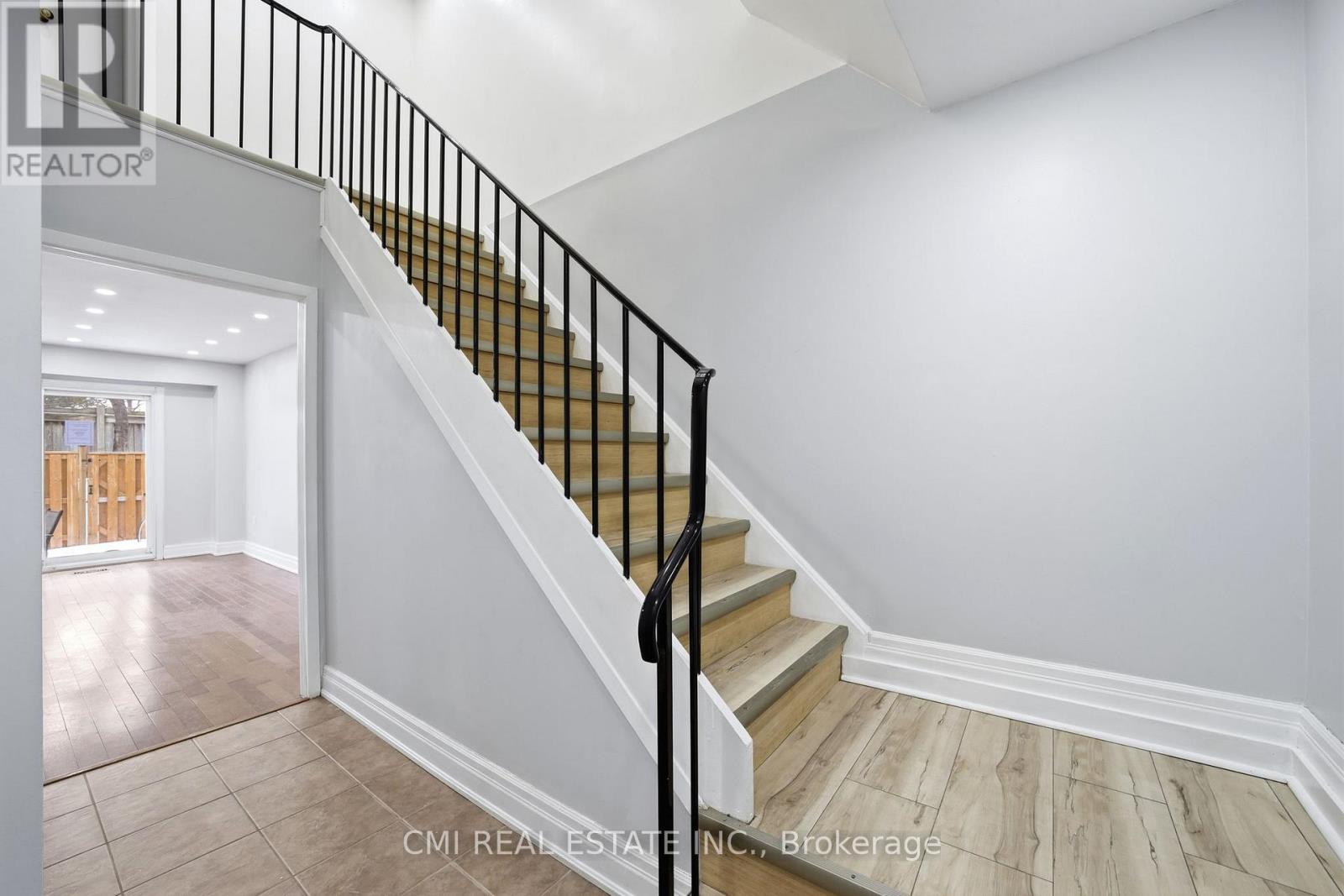 116 - 1538 Lancaster Drive, Oakville, ON - Indoor Photo Showing Other Room