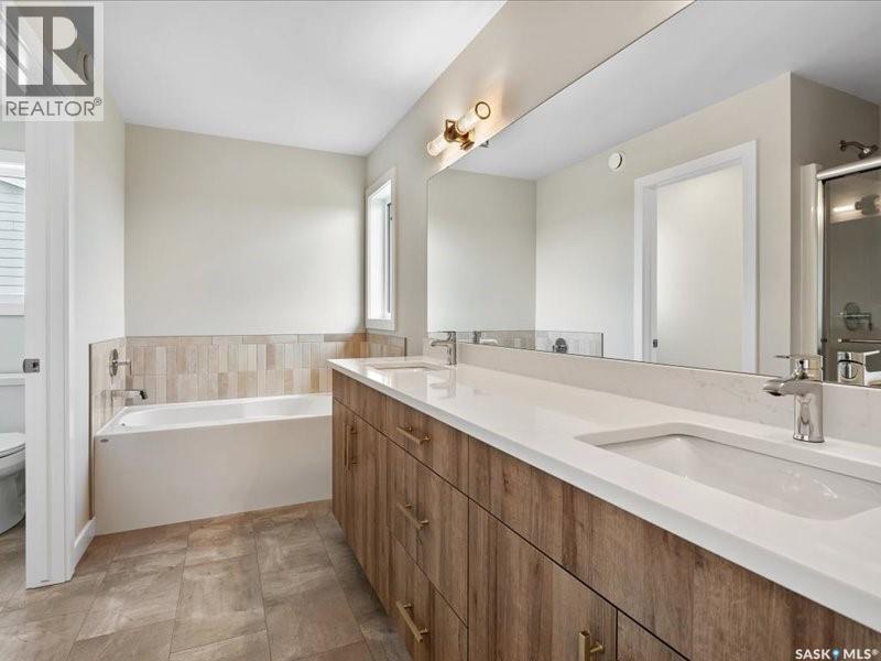 107 Katz Avenue, Saskatoon, SK - Indoor Photo Showing Bathroom
