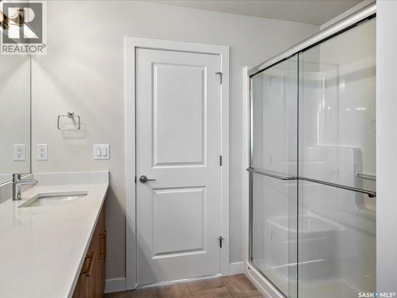107 Katz Avenue, Saskatoon, SK - Indoor Photo Showing Bathroom