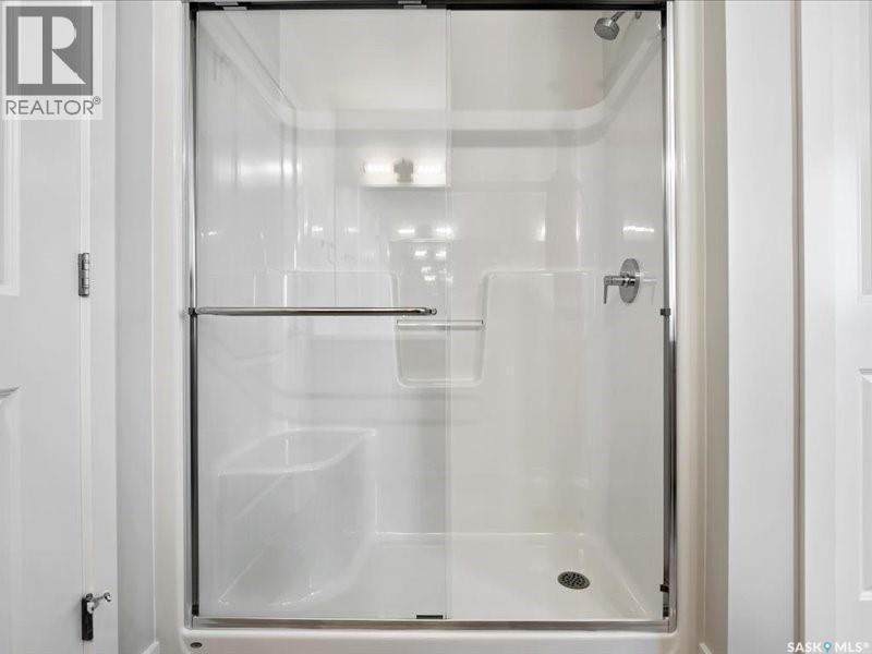 107 Katz Avenue, Saskatoon, SK - Indoor Photo Showing Bathroom