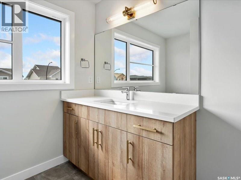 107 Katz Avenue, Saskatoon, SK - Indoor Photo Showing Bathroom