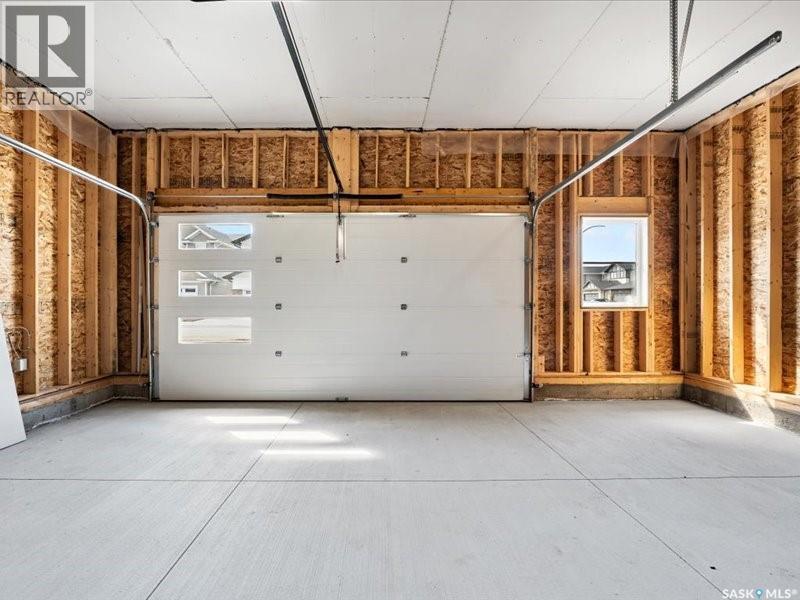 107 Katz Avenue, Saskatoon, SK - Indoor Photo Showing Garage
