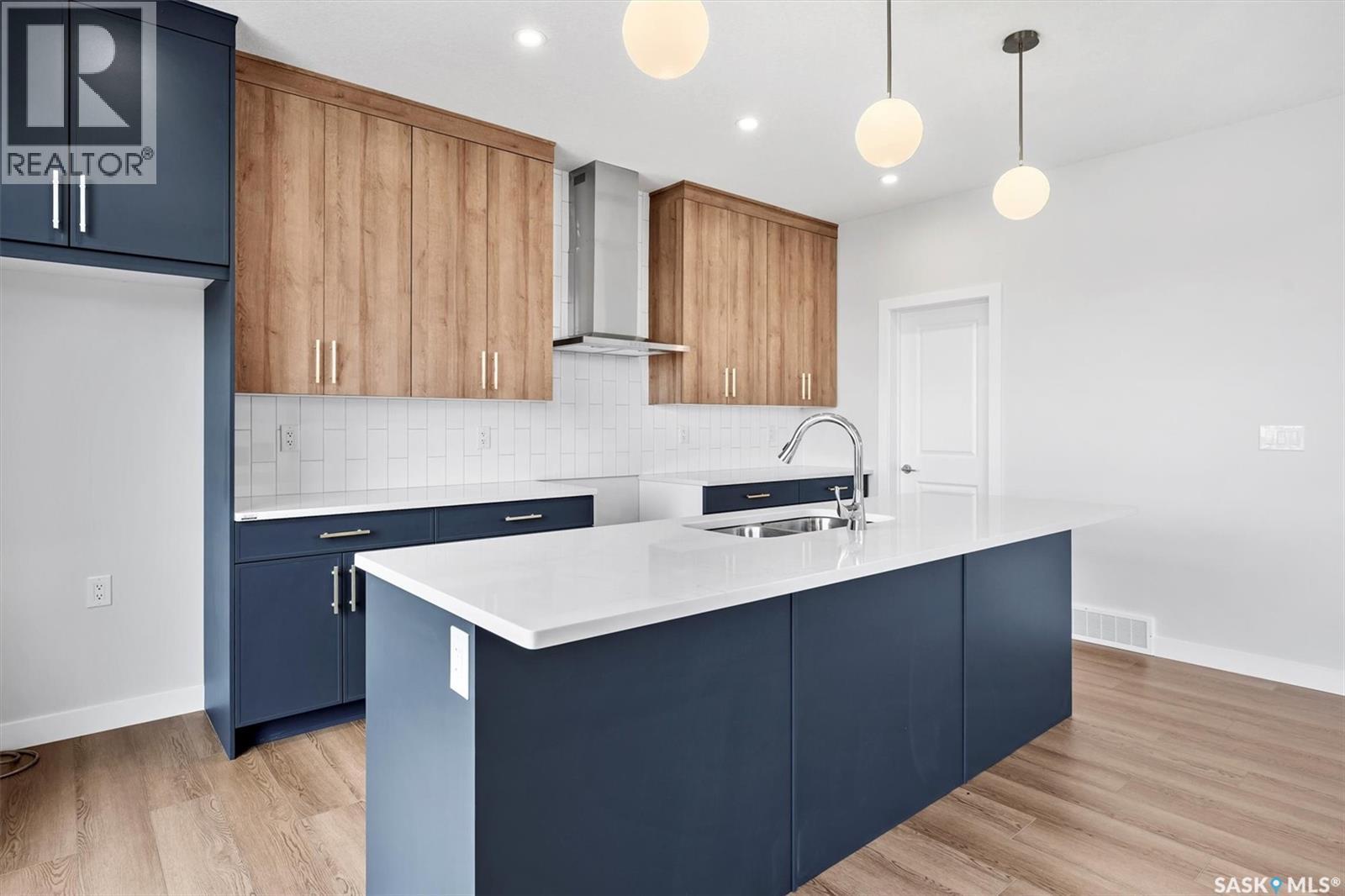 107 Katz Avenue, Saskatoon, SK - Indoor Photo Showing Kitchen With Double Sink