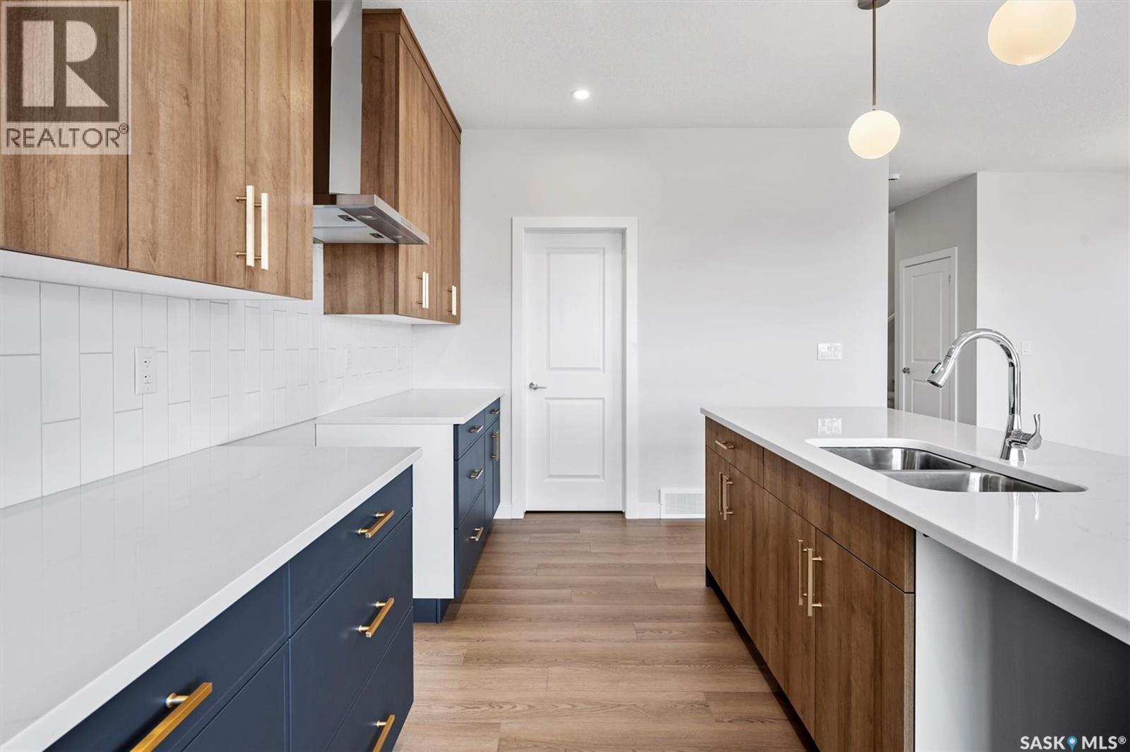 107 Katz Avenue, Saskatoon, SK - Indoor Photo Showing Kitchen With Double Sink