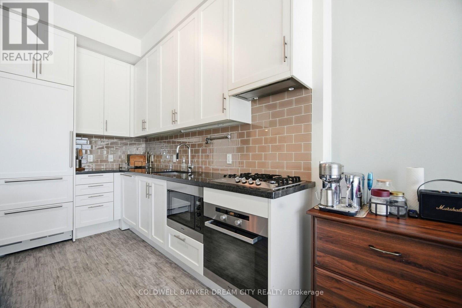 837 - 39 Queens Quay E, Toronto, ON - Indoor Photo Showing Kitchen
