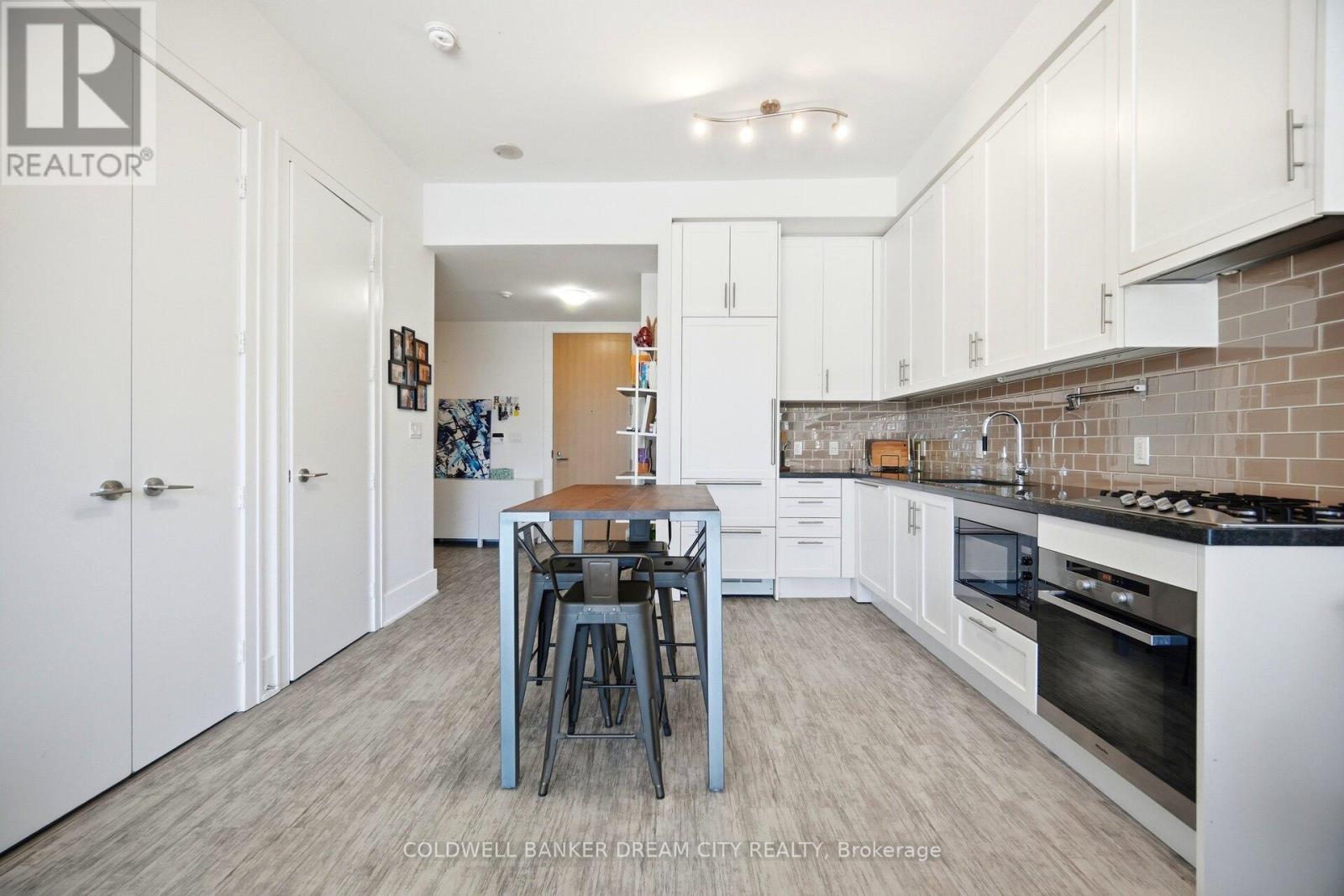 837 - 39 Queens Quay E, Toronto, ON - Indoor Photo Showing Kitchen With Upgraded Kitchen