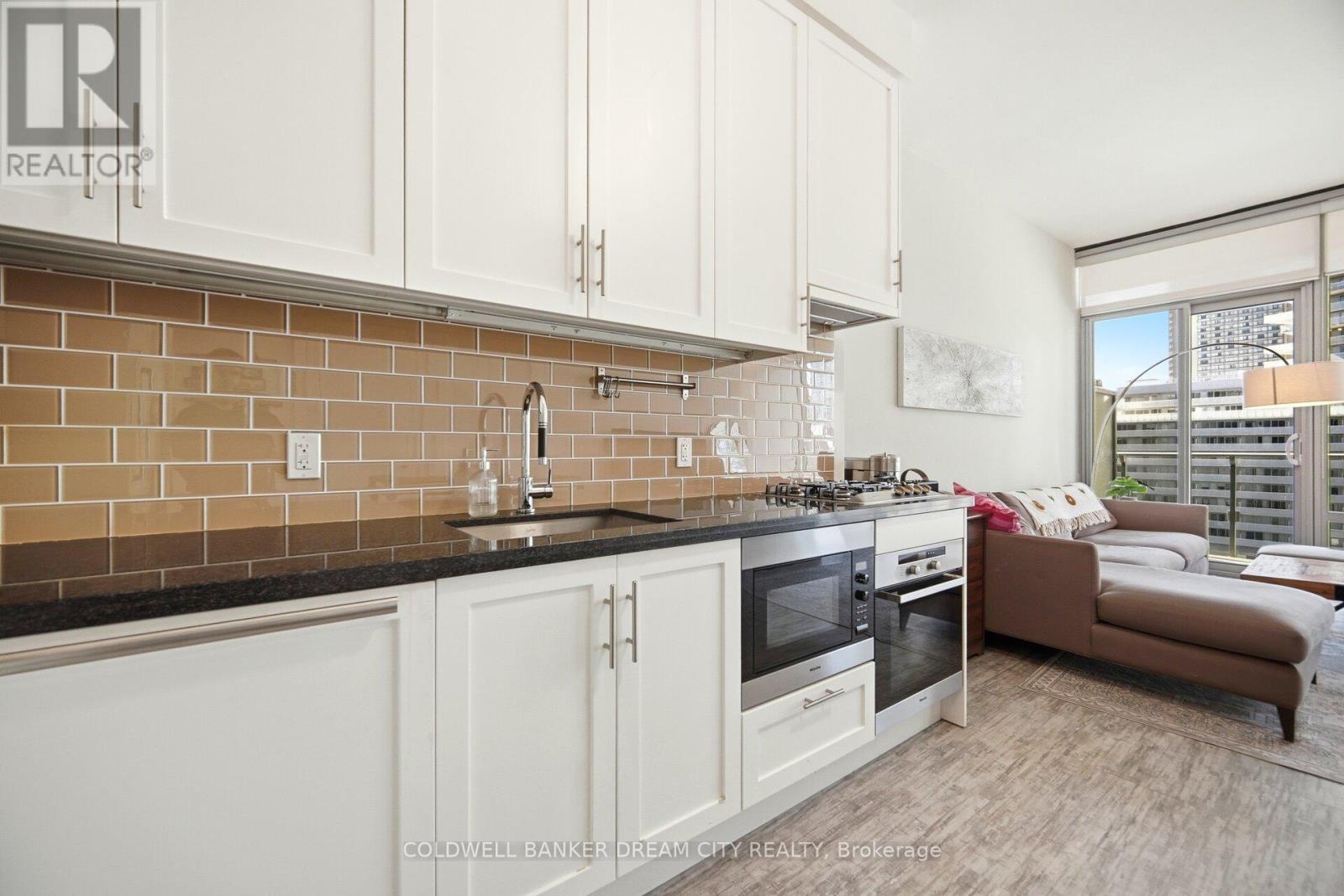 837 - 39 Queens Quay E, Toronto, ON - Indoor Photo Showing Kitchen