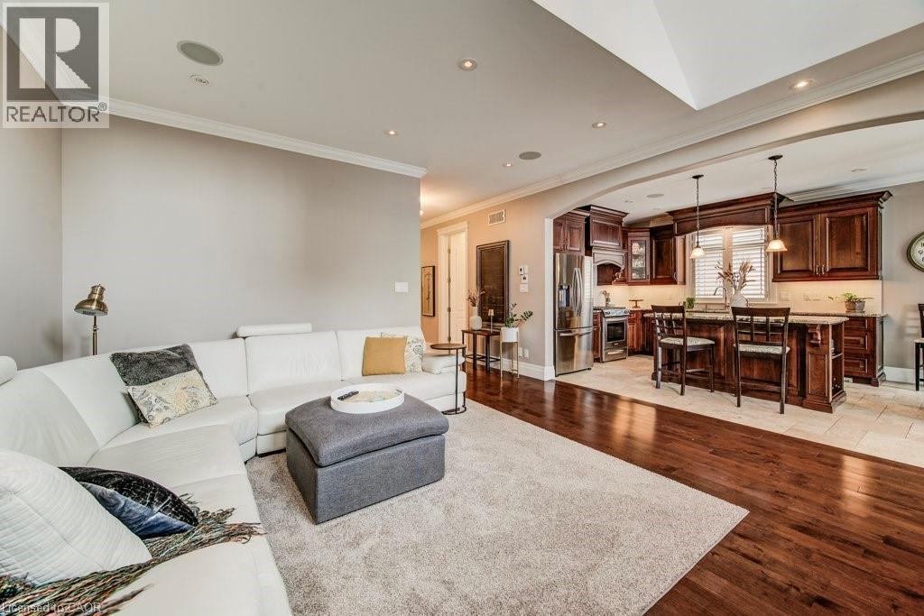 Open concept to Kitchen - 124 Allen Street E, Waterloo, ON - Indoor Photo Showing Living Room