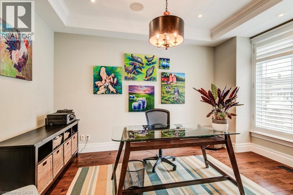 Office with front window - 124 Allen Street E, Waterloo, ON - Indoor