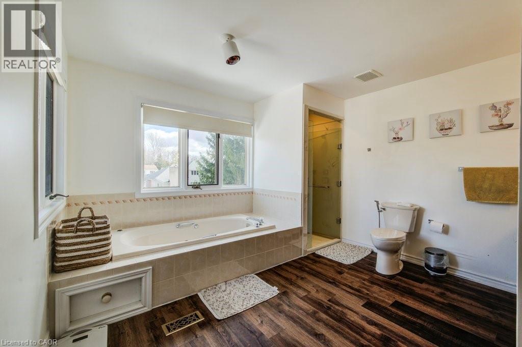 342 Wyecroft Boulevard, Waterloo, ON - Indoor Photo Showing Bathroom