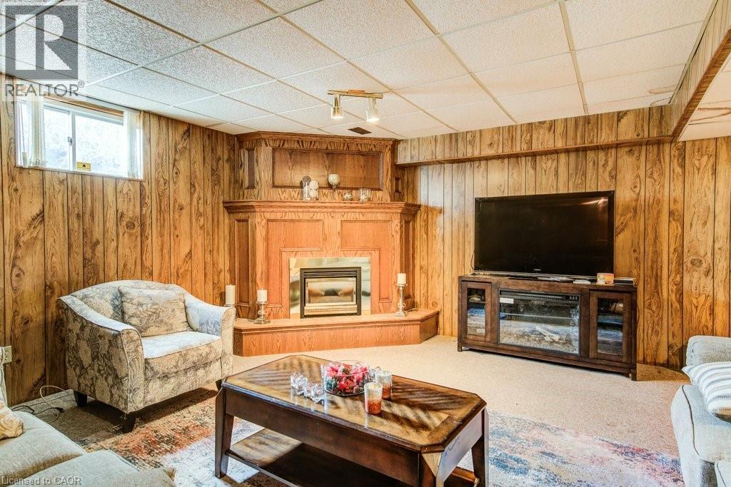 342 Wyecroft Boulevard, Waterloo, ON - Indoor With Fireplace