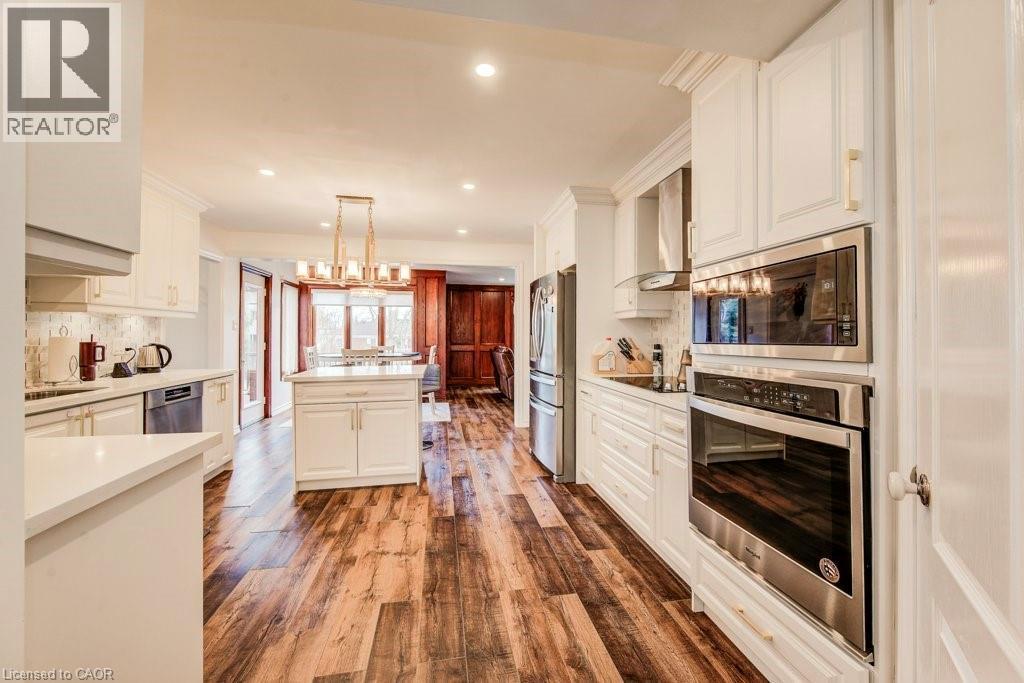 342 Wyecroft Boulevard, Waterloo, ON - Indoor Photo Showing Kitchen With Upgraded Kitchen