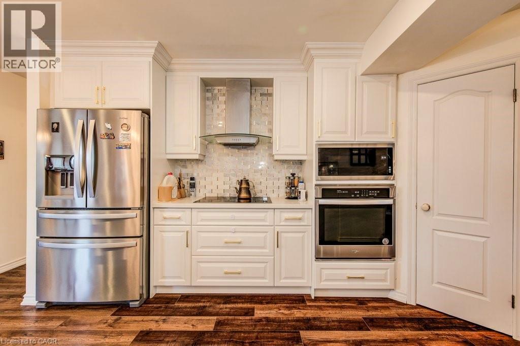 342 Wyecroft Boulevard, Waterloo, ON - Indoor Photo Showing Kitchen