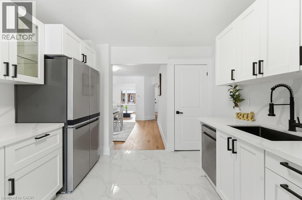 63 Argyle Avenue, Hamilton, ON - Indoor Photo Showing Kitchen With Upgraded Kitchen